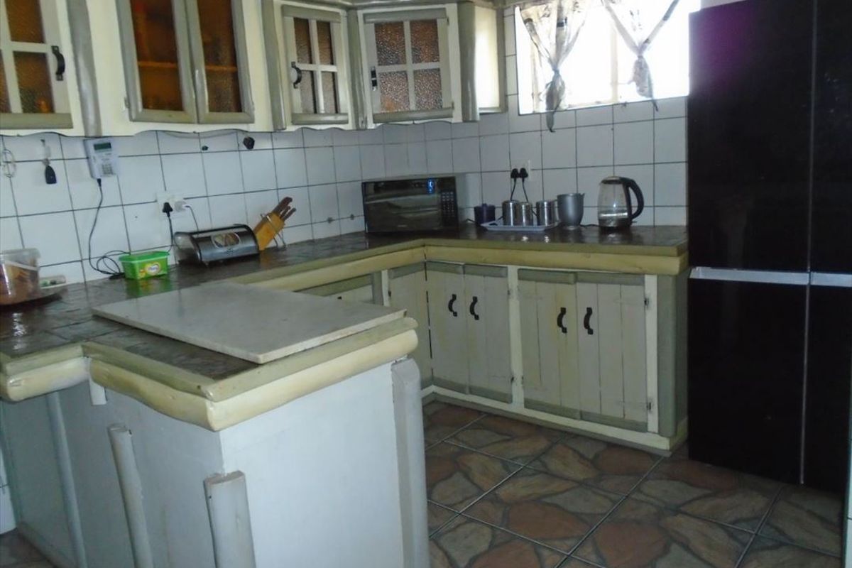 Elegant Family Home with Granny Flat and Extensive Parking - Photo 3