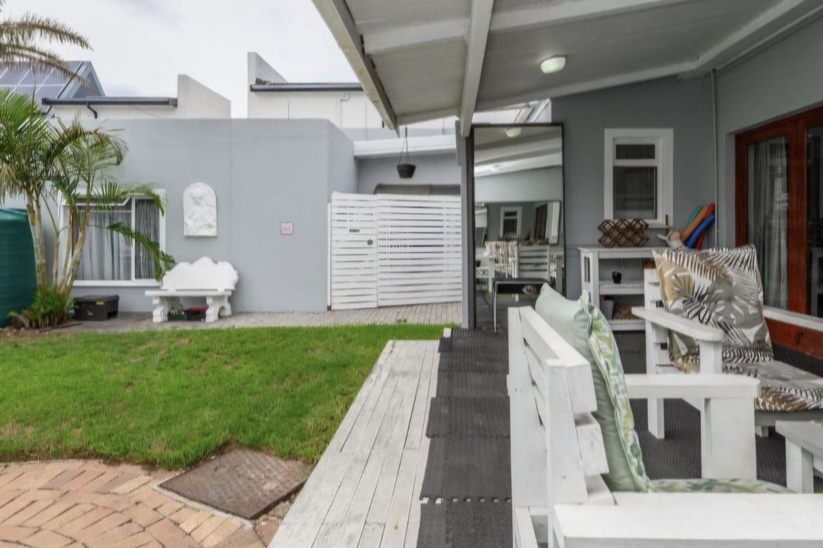 Modern Dual-Living Home with Exceptional Airbnb Appeal in Sought-After Westview - Photo 4