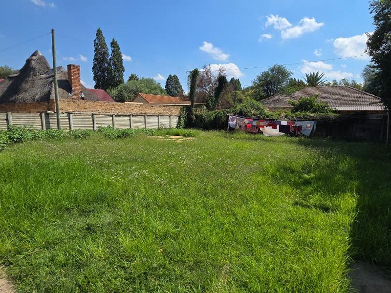 Solid house in fair condition in a popular part of Stilfontein. - Photo 4