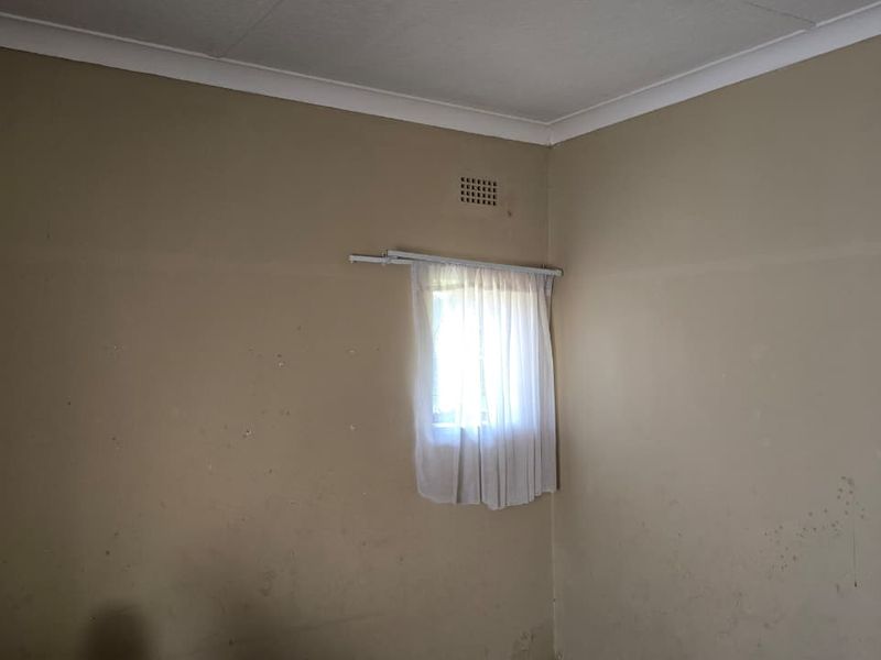 Solid house in fair condition in a popular part of Stilfontein. - Photo 10
