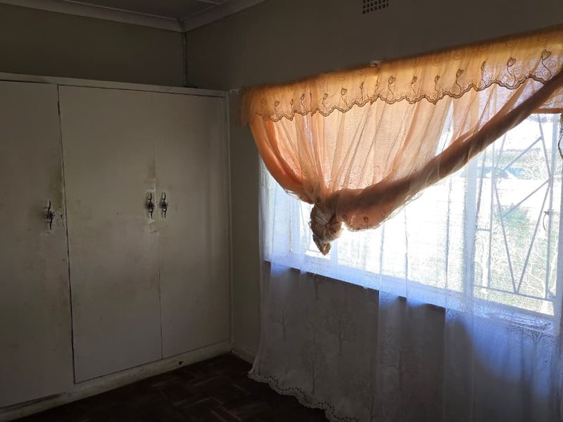 Solid house in fair condition in a popular part of Stilfontein. - Photo 9