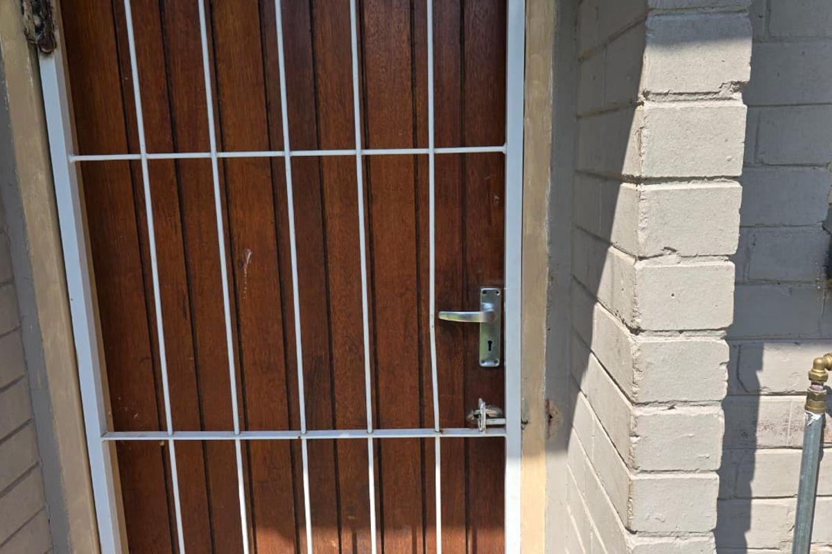 Solid house in fair condition in a popular part of Stilfontein. - Photo 5