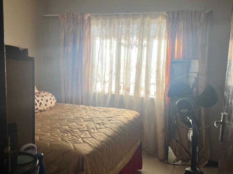 Family Home Up for Grabs   - Photo 9