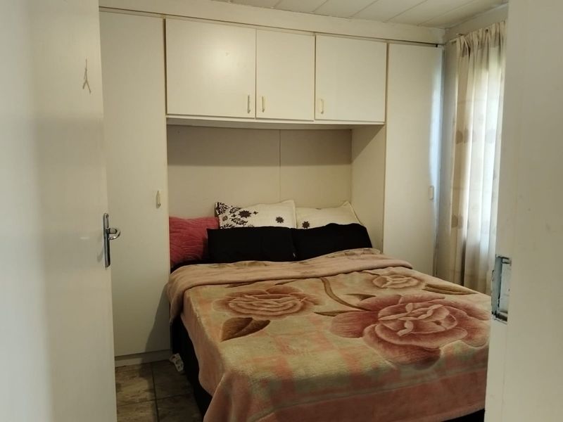 Glen Marais Town House with a Communal Pool Ease - Photo 10