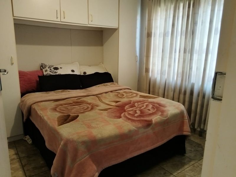 Glen Marais Town House with a Communal Pool Ease - Photo 9