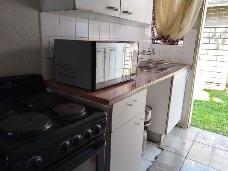 Glen Marais Town House with a Communal Pool Ease - Photo 6