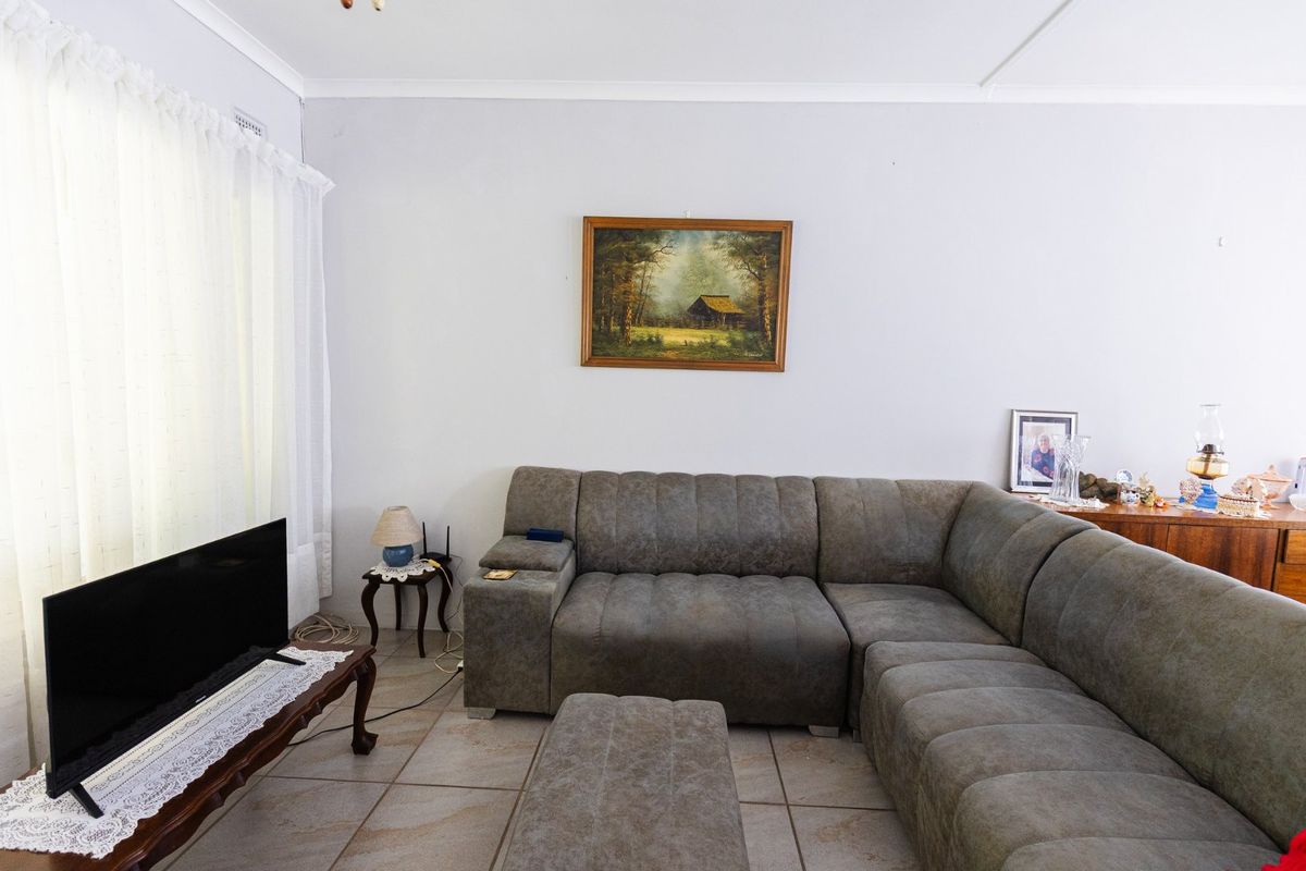 Charming Two Bedroom Townhouse!  - Photo 5