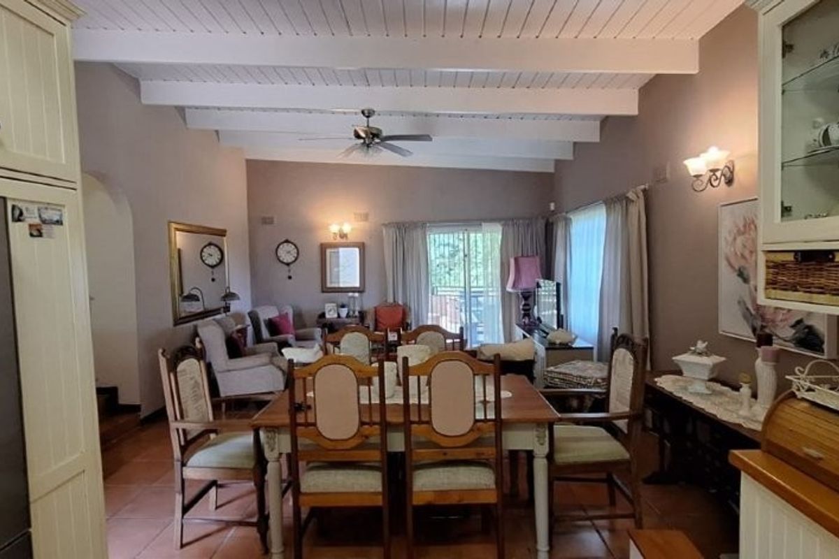 Two Bedroom Two Bathroom Townhouse! - Photo 5