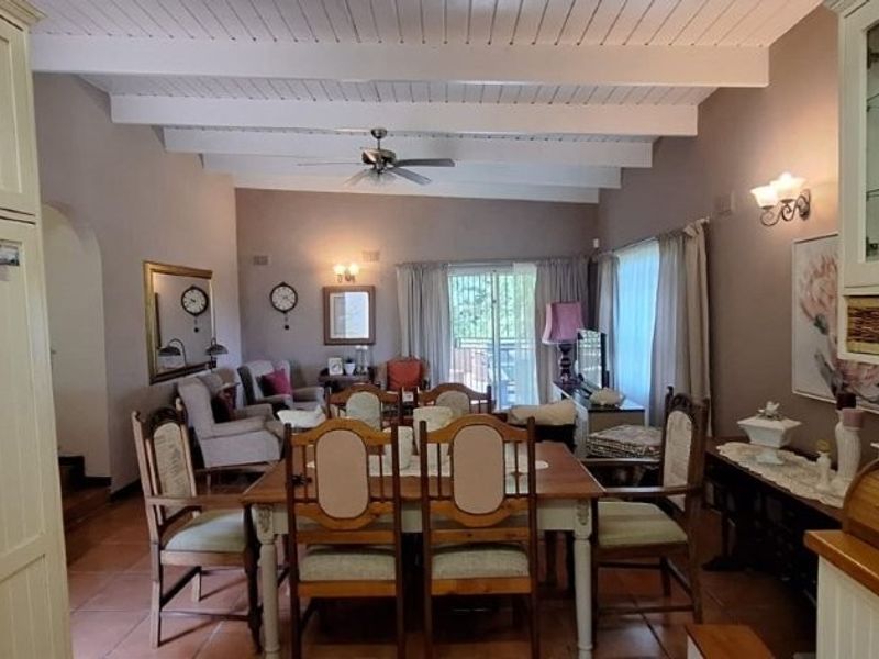 Two Bedroom Two Bathroom Townhouse! - Photo 5