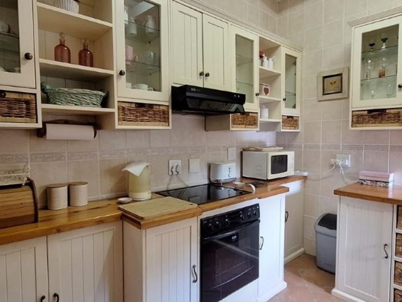 Two Bedroom Two Bathroom Townhouse! - Photo 10