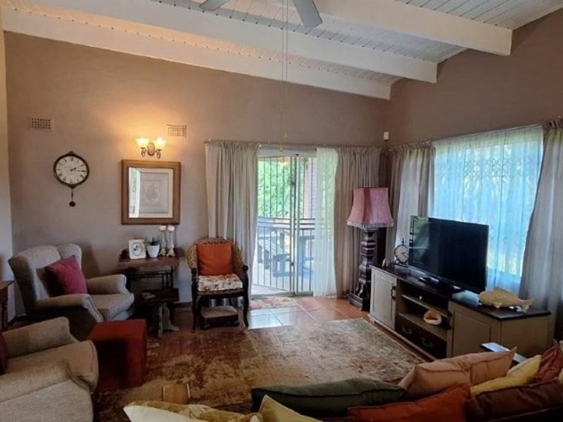 Two Bedroom Two Bathroom Townhouse! - Photo 8