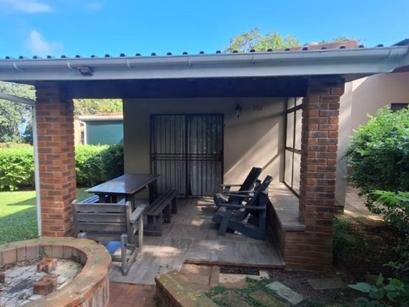 Two Bedroom Two Bathroom Townhouse! - Photo 3