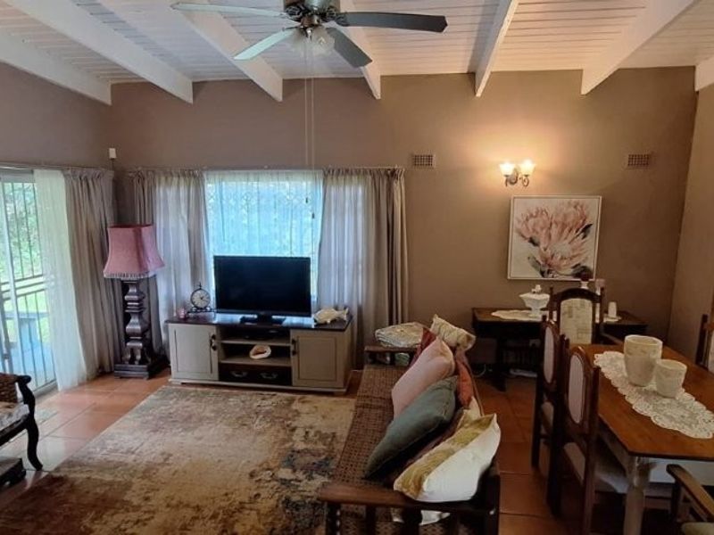 Two Bedroom Two Bathroom Townhouse! - Photo 6