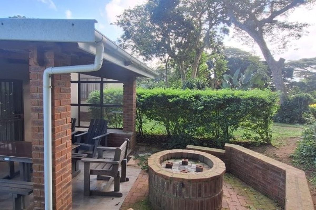 Two Bedroom Two Bathroom Townhouse! - Photo 4