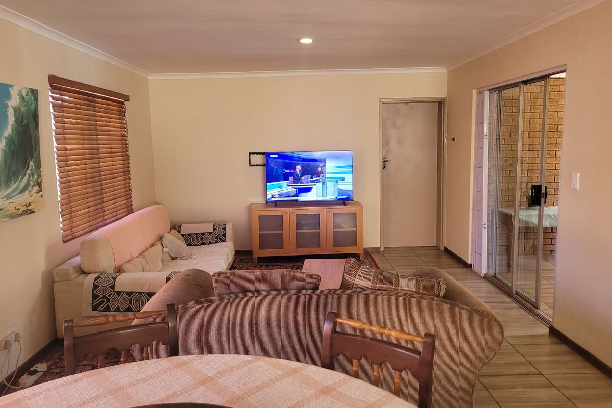 3 Bedroom House in Blouberg Sands - Photo 2