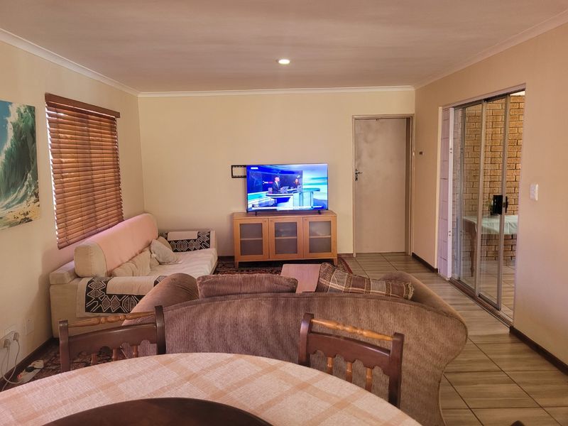 3 Bedroom House in Blouberg Sands - Photo 2