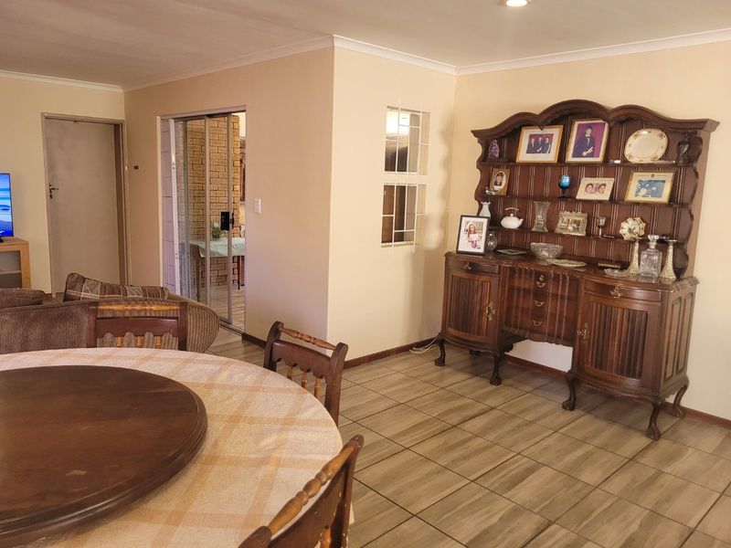 3 Bedroom House in Blouberg Sands - Photo 3