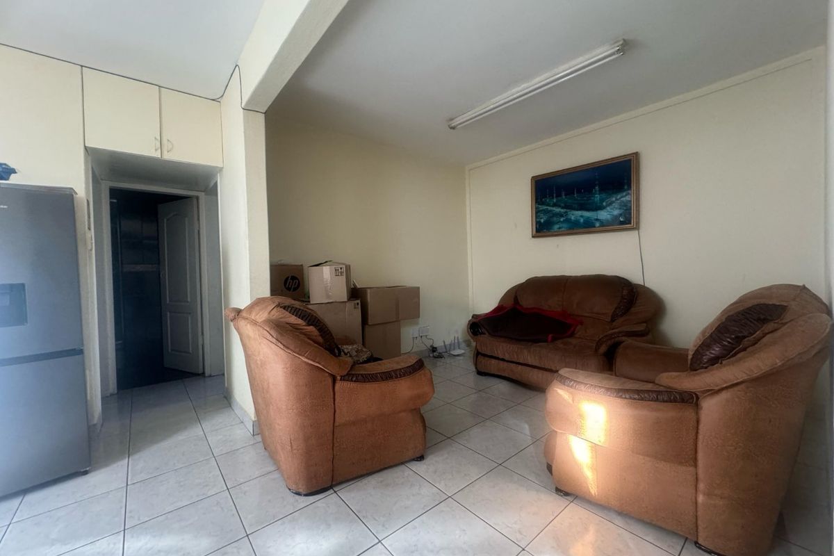 GROUNDFLOOR CONVENIENCE IN BANGLADESH HEIGHTS  - Photo 2