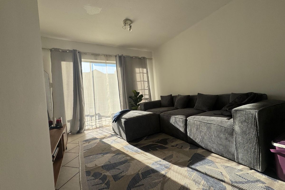 Sunny Midrand Flat with Open Plan Living - Photo 4