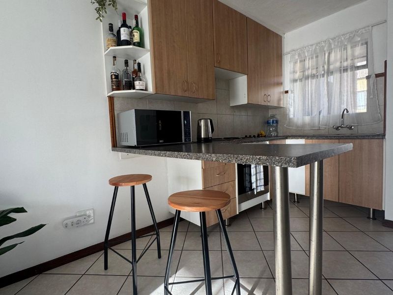 Sunny Midrand Flat with Open Plan Living - Photo 10