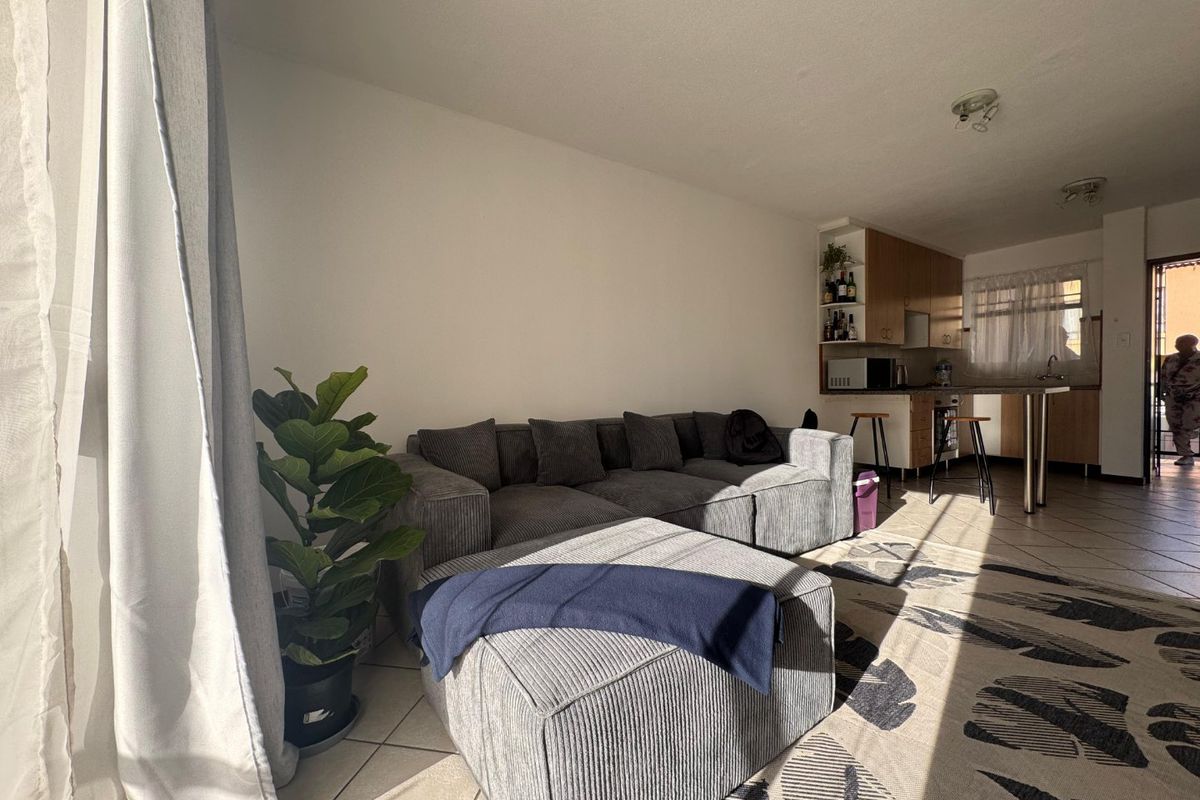 Sunny Midrand Flat with Open Plan Living - Photo 2
