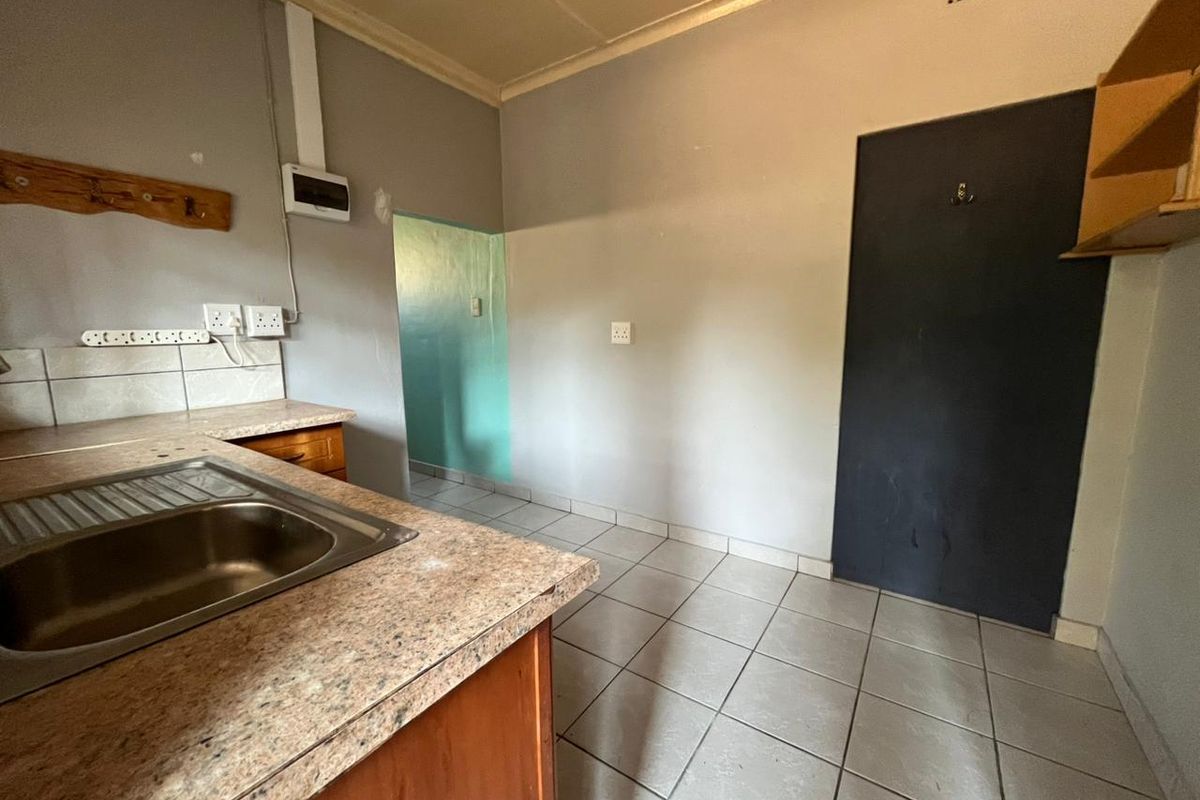 Cozy Bachelor Apartment with Communal Braai Area - Photo 3