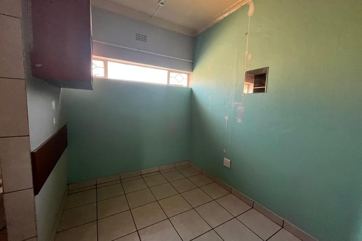 Cozy Bachelor Apartment with Communal Braai Area - Photo 5