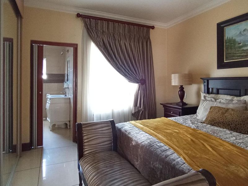 Elegant 4Bedroom Estate Home in Sagewood, Midrand - Photo 8