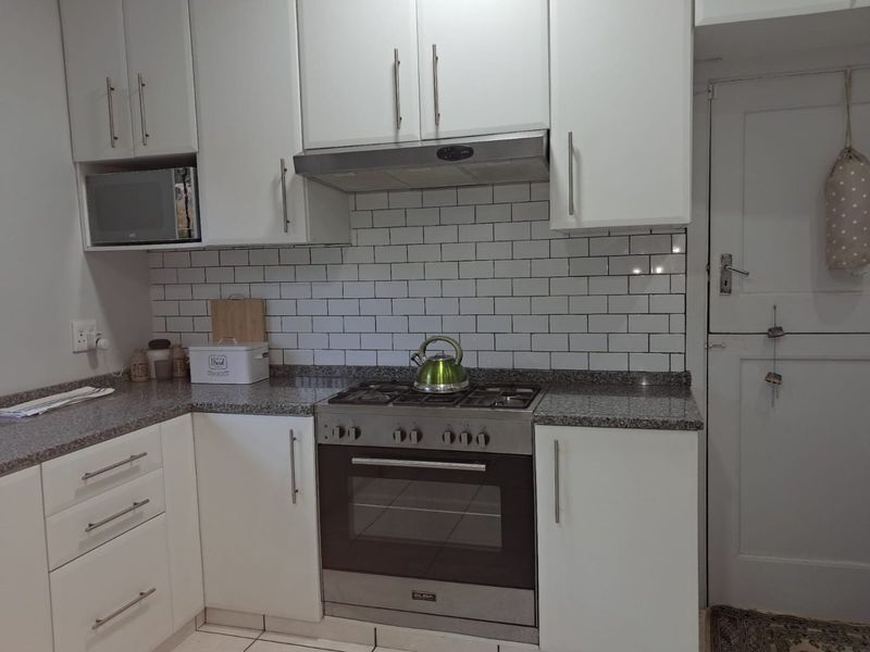 Stunning 3 Bedroom Family Home with Income-Generating Granny Flat & Office - Photo 9