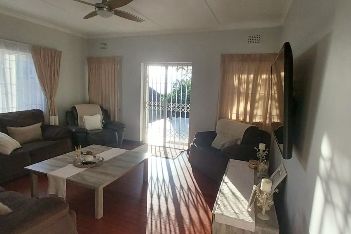 Stunning 3 Bedroom Family Home with Income-Generating Granny Flat & Office - Photo 4
