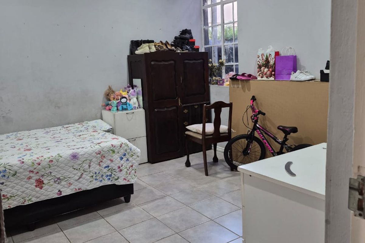 4-Bedroom Home in Woodstock - Photo 5