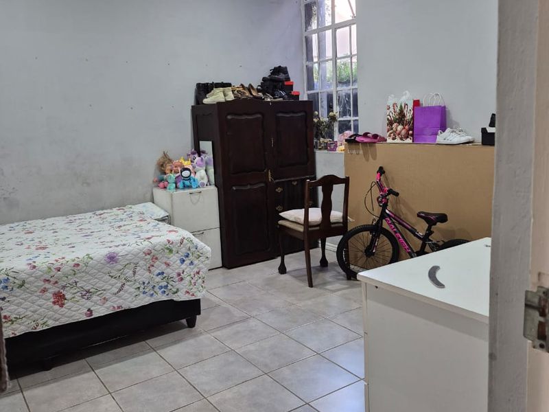 4-Bedroom Home in Woodstock - Photo 5