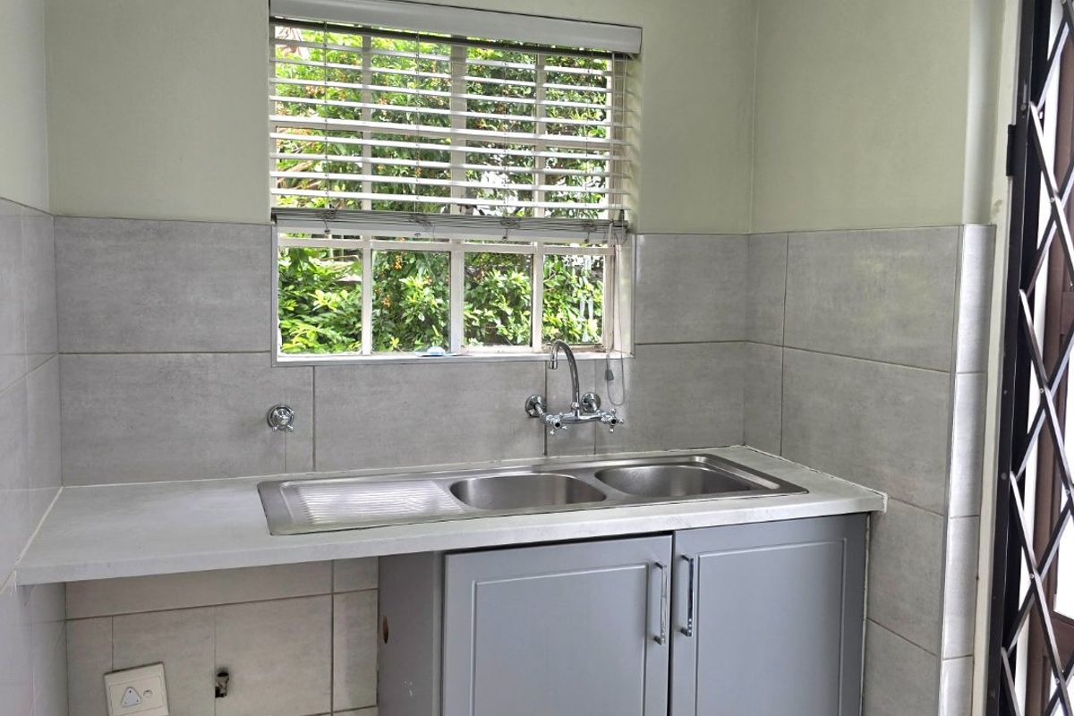 BEAUTIFUL DUPLEX IN WELL MAINTAINED COMPLEX - Photo 5