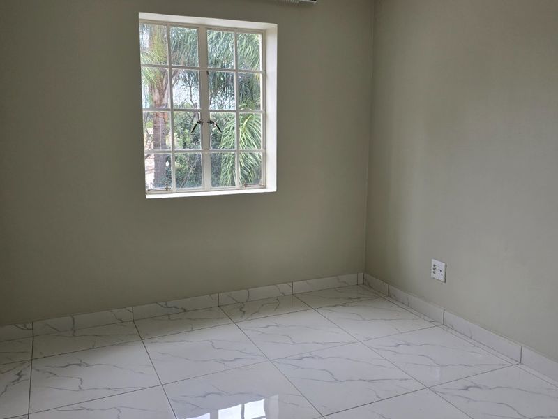 BEAUTIFUL DUPLEX IN WELL MAINTAINED COMPLEX - Photo 10