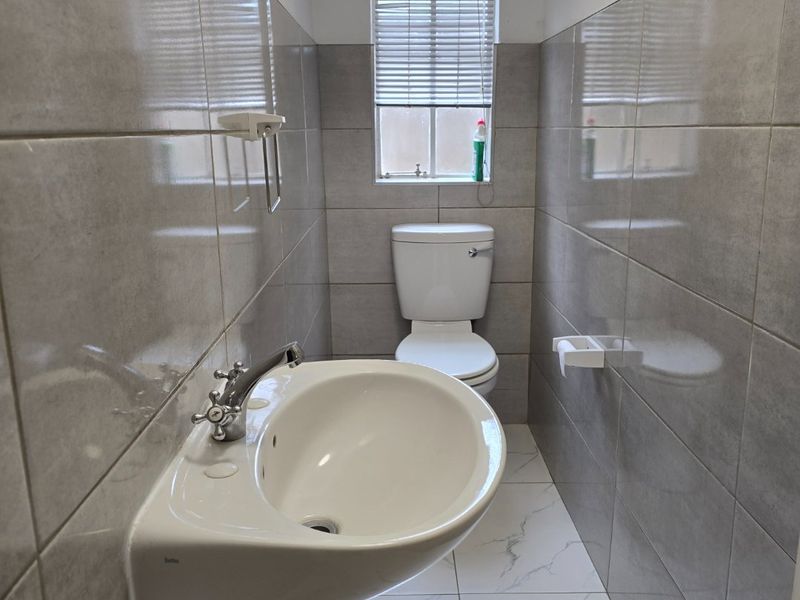 BEAUTIFUL DUPLEX IN WELL MAINTAINED COMPLEX - Photo 9