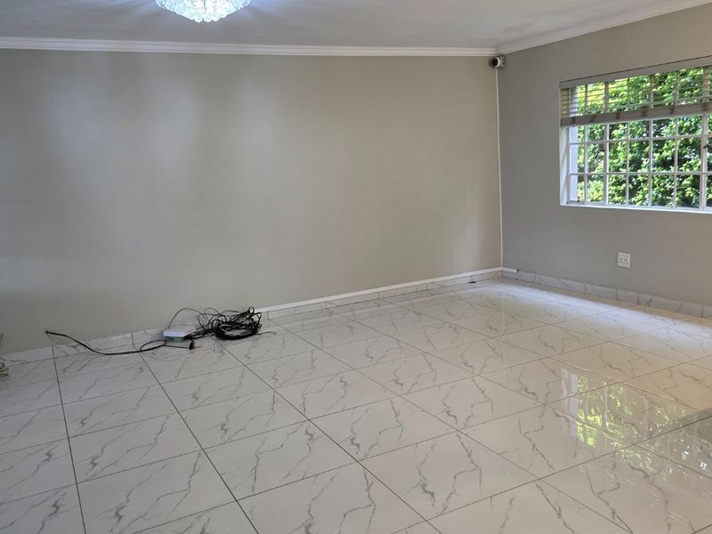 BEAUTIFUL DUPLEX IN WELL MAINTAINED COMPLEX - Photo 8