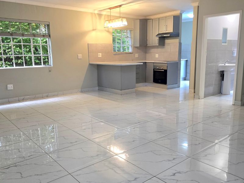 BEAUTIFUL DUPLEX IN WELL MAINTAINED COMPLEX - Photo 7