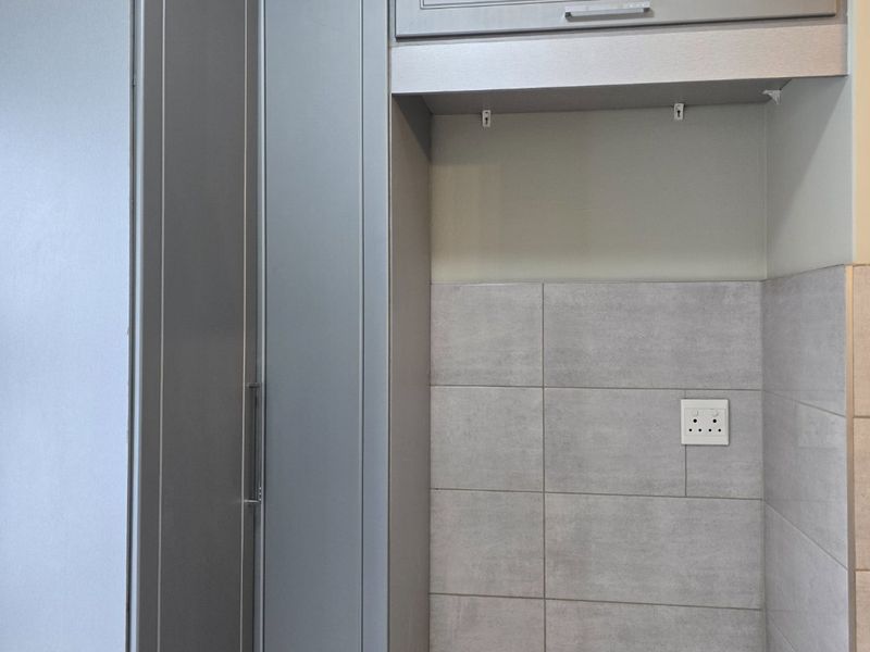 BEAUTIFUL DUPLEX IN WELL MAINTAINED COMPLEX - Photo 6