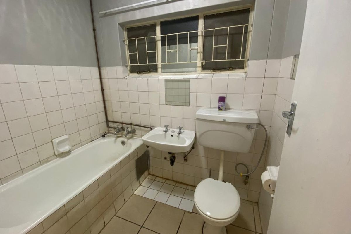 2 Bedroom Apartment in Sunnyside - Photo 5