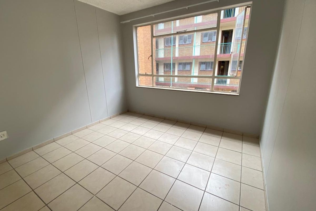 2 Bedroom Apartment in Sunnyside - Photo 3