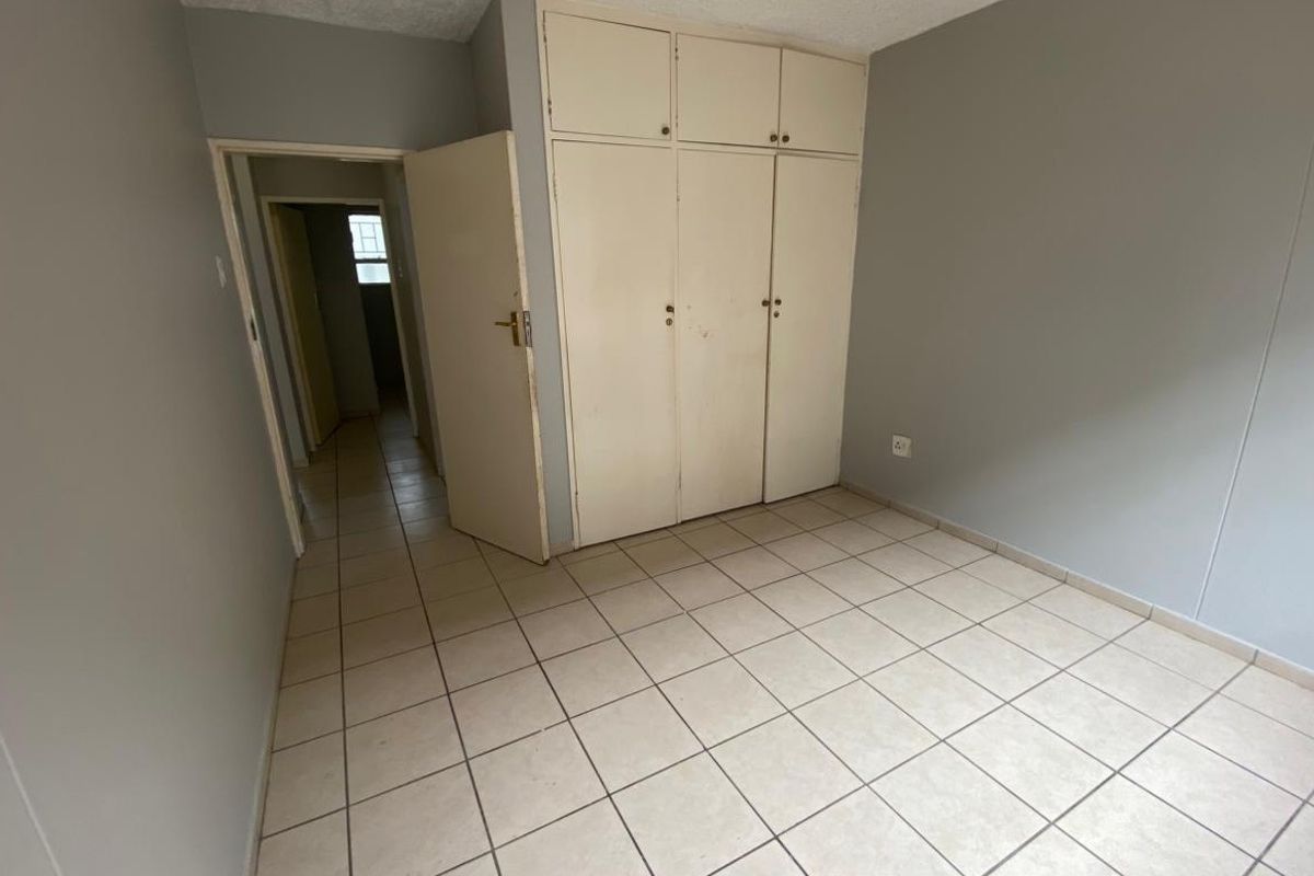 2 Bedroom Apartment in Sunnyside - Photo 4