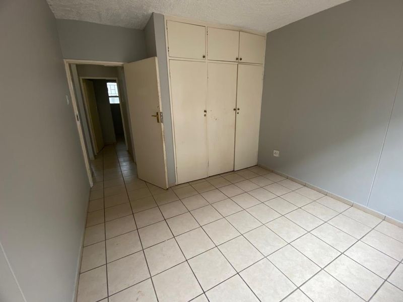 2 Bedroom Apartment in Sunnyside - Photo 4