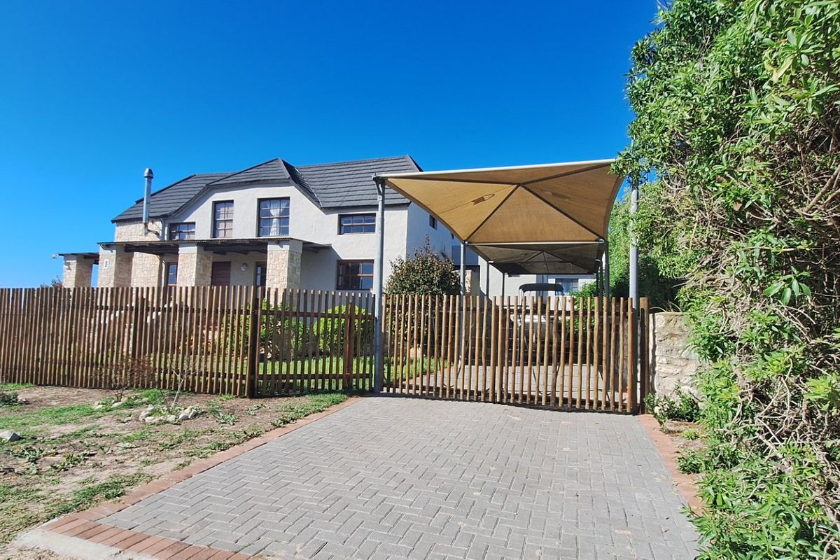 Rare Find at R4.5m – Coastal Home + 2 Income Units - Photo 5