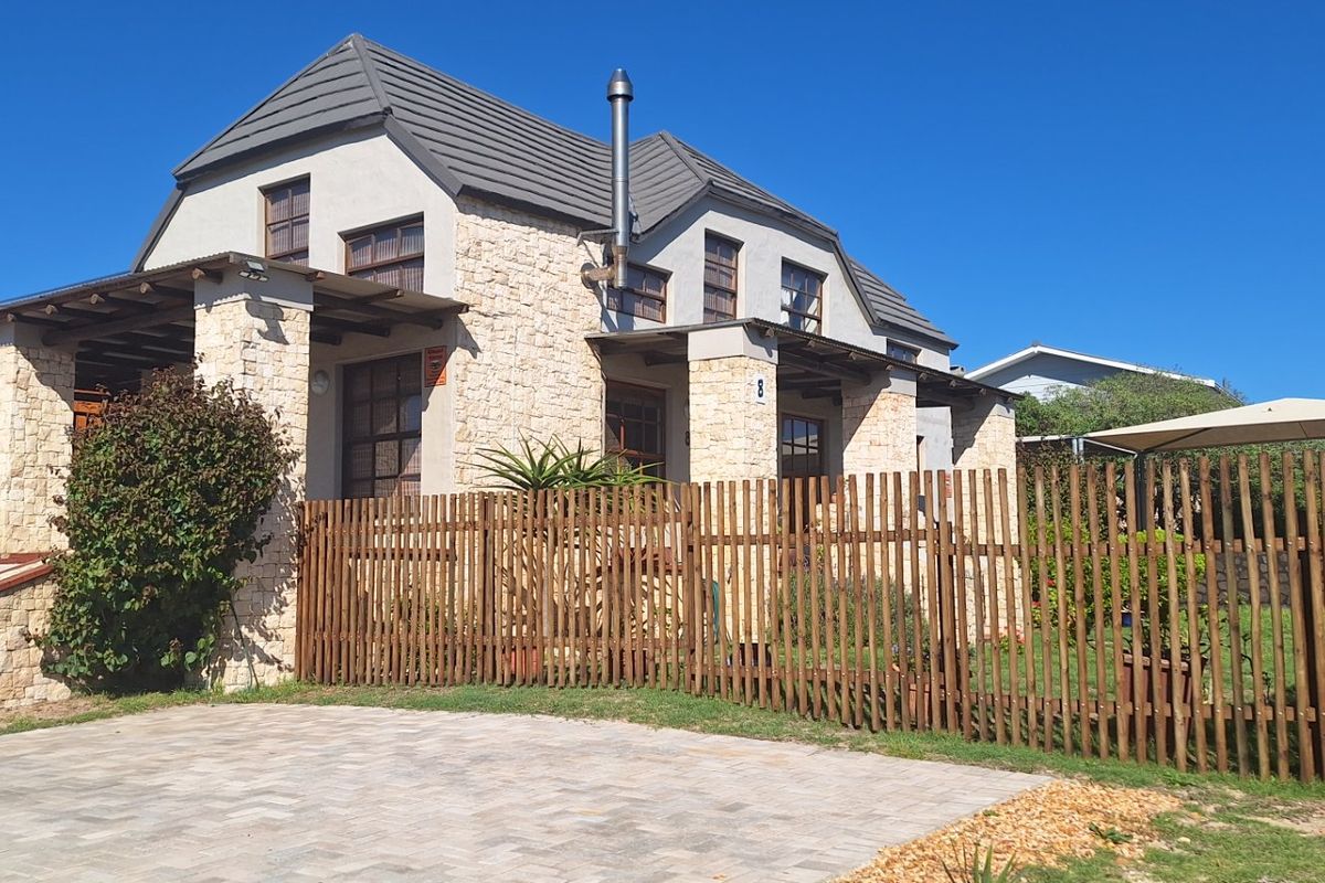 Rare Find at R4.5m – Coastal Home + 2 Income Units - Photo 4