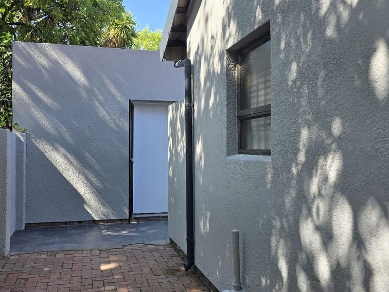 Tranquil 4 bedroom home in Garsfontein - Photo 9