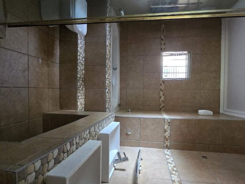 Tranquil 4 bedroom home in Garsfontein - Photo 8