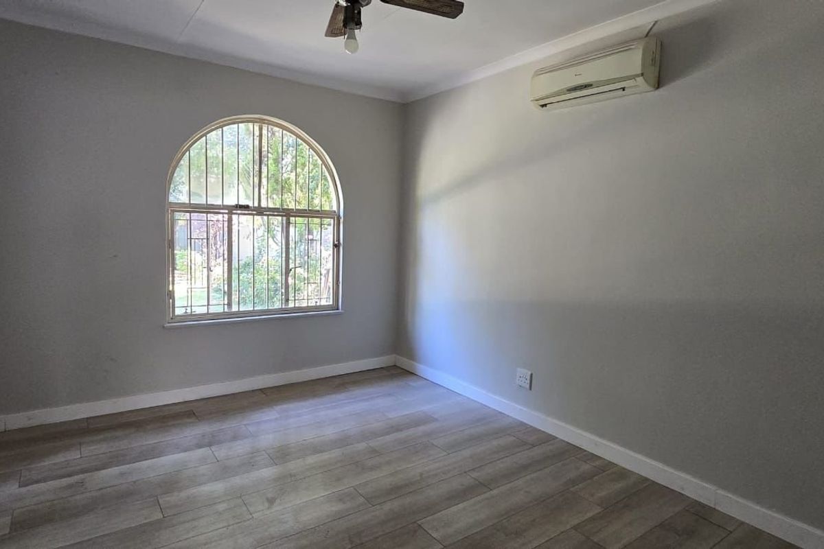 Tranquil 4 bedroom home in Garsfontein - Photo 4