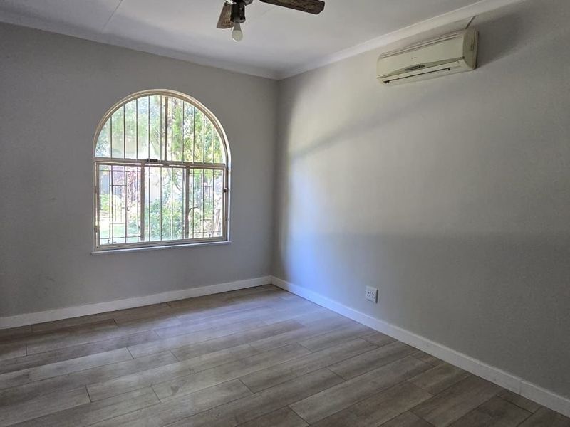 Tranquil 4 bedroom home in Garsfontein - Photo 4