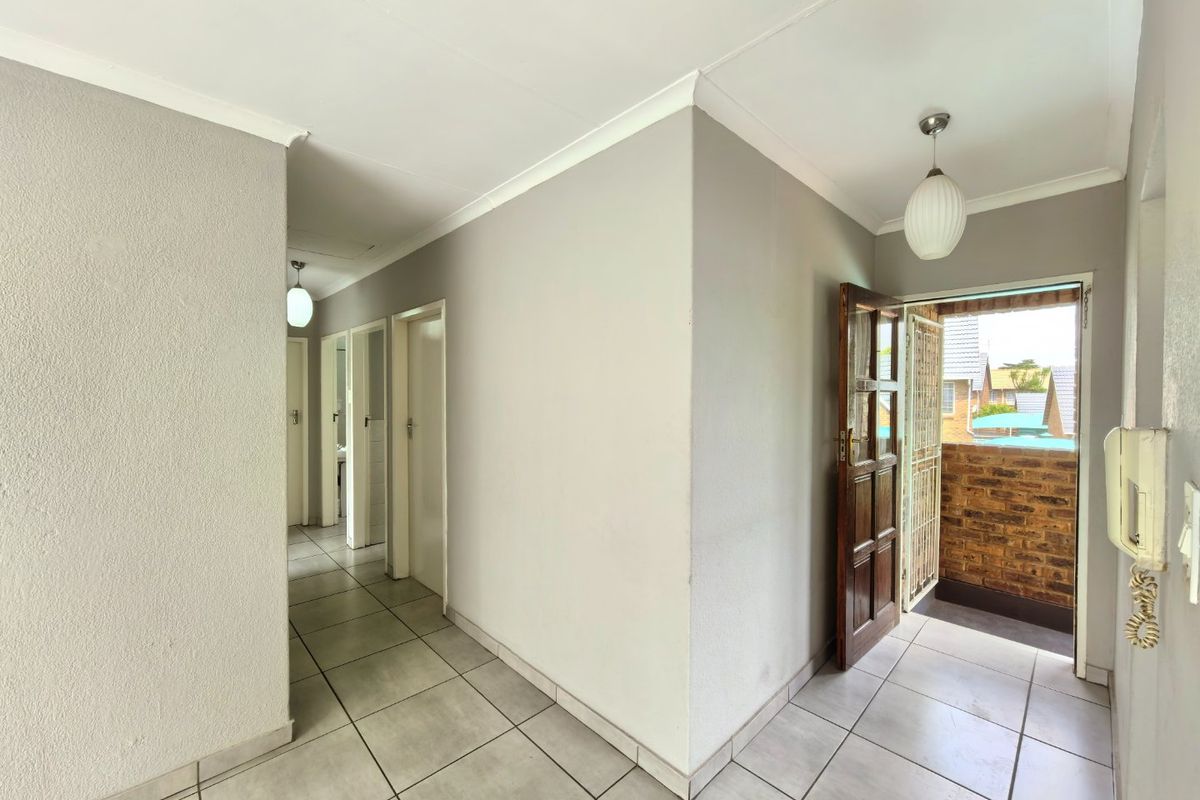 Modern 3-Bedroom Apartment | Secure Lock-Up-and-Go in Atlasville. - Photo 3