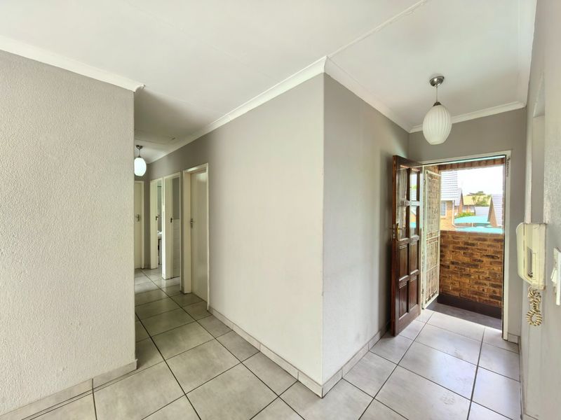 Modern 3-Bedroom Apartment | Secure Lock-Up-and-Go in Atlasville. - Photo 3